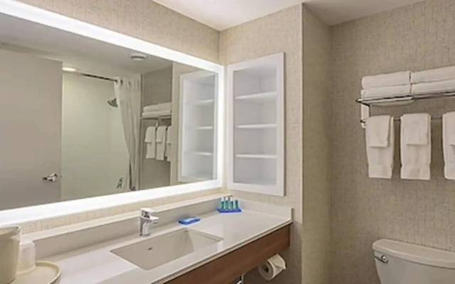 Holiday Inn Express & Suites Belleville by IHG