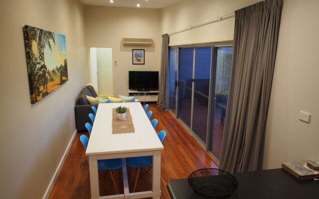 Government Road, 117a 'Pollys' View'