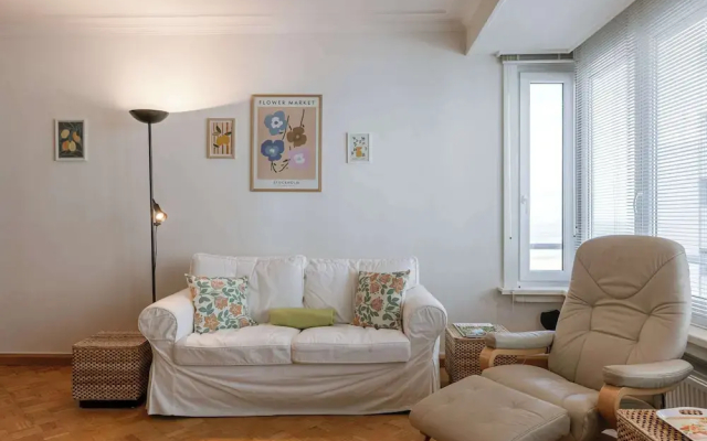 Light-filled Apartment With Lateral sea View
