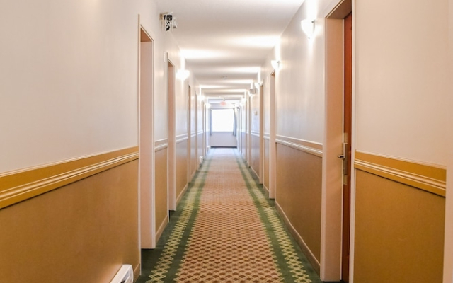 Crest Inn & Suite