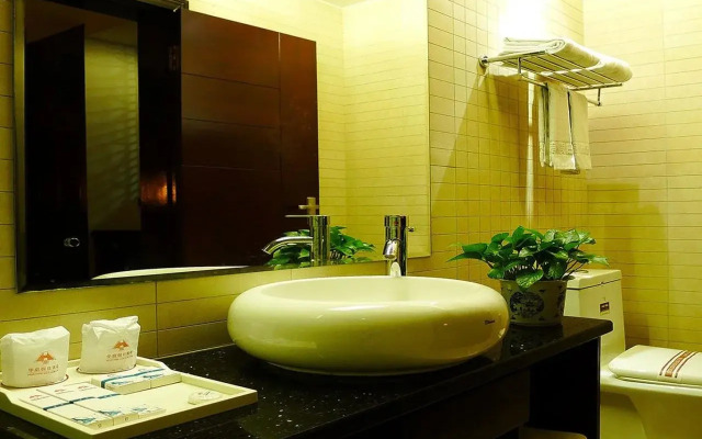 Huating Holiday Inn