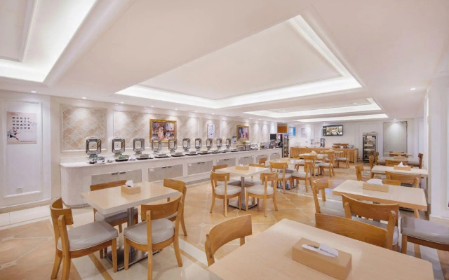 Vienna International Hotel (Zhanjiang Wanda Plaza)