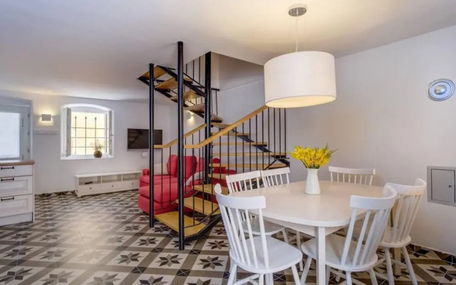 Impeccable 4-bed Apartment in Osor