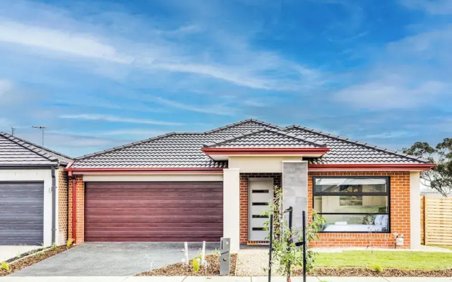 StayAU Charming 4BR Retreat Wyndham Vale