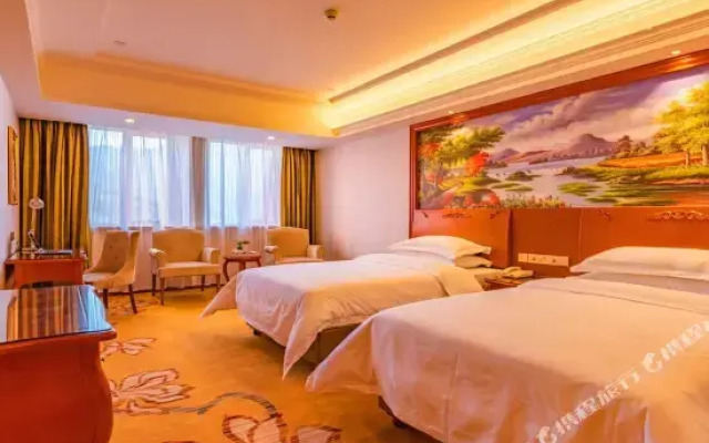 Zhihao Hotel Vienna (Jinjiang China Shoe Capital Wuyue Plaza Store)