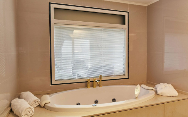 Doubletree By Hilton Hotel Izmir - Alsancak