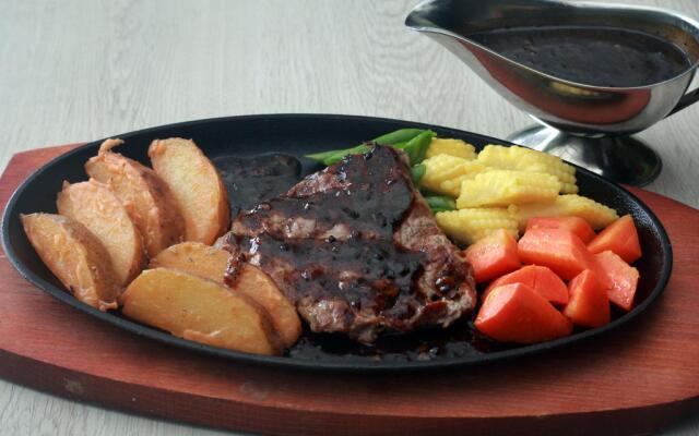 Green Tropical Village Hotel & Resort