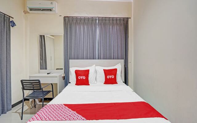 OYO Flagship  90789 Genteng Residence