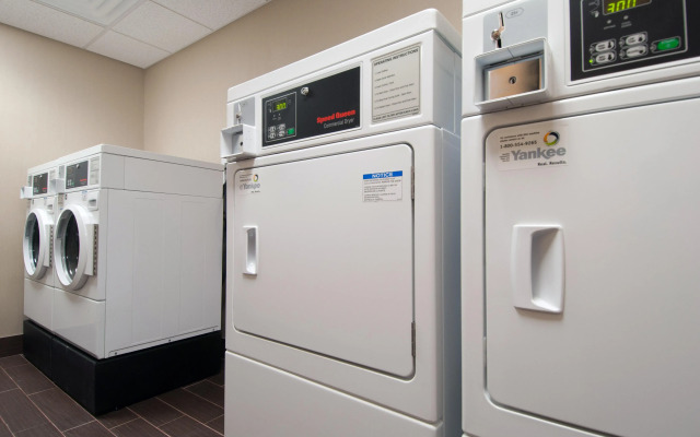 Holiday Inn Express Vernon - Manchester by IHG