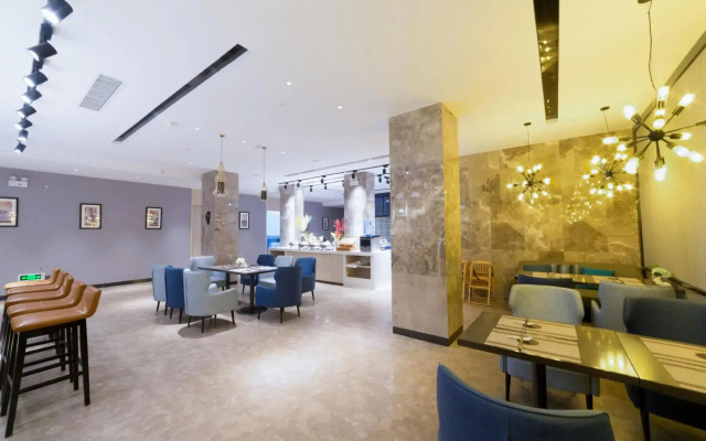Echarm Hotel (Wuhan Jianghan Road Pedestrian Street)