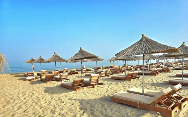 Aqua Bliss Apartment