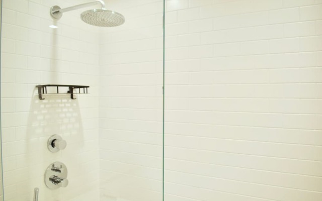 Bright Spacious 3 Bedroom Home in Chelsea