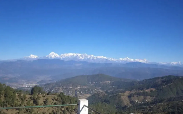 Goroomgo Snow View Guest House Kausani