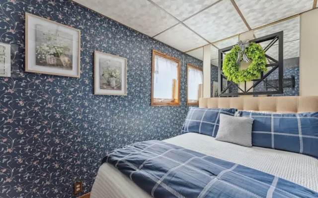 Niagara Falls Getaway: Perfect Place To Unwind 2 Bedroom Home by RedAwning