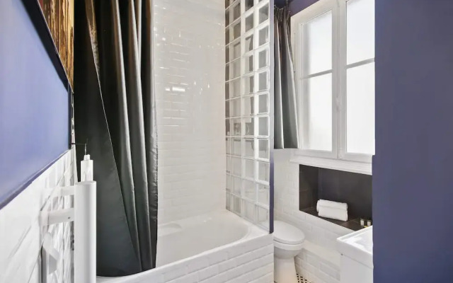 Cosy and Bright 1BR Flat Near Arc de Triomphe!