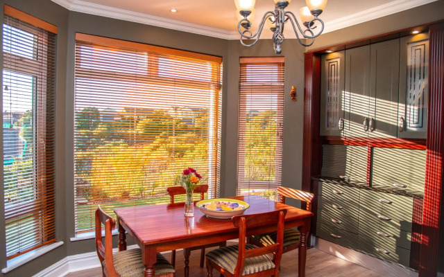 Pezula Magic Retreat - 4 Bedroom Lagoon View Home