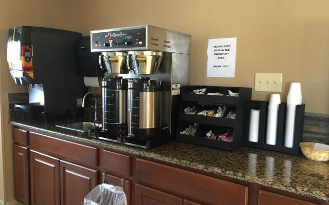 Americas Best Value Inn & Suites Ft. Collins E at I-25