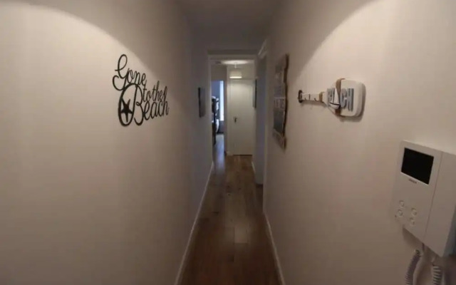 Flat 8 Palm Court