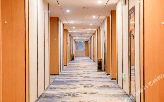 No.99 Holiday Hotel (Yinchuan Baohu Park)
