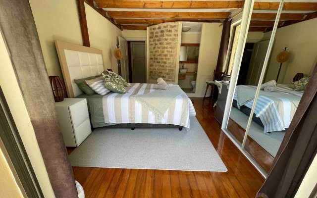 "room in House - Living In Mountain Views Camps Bay"