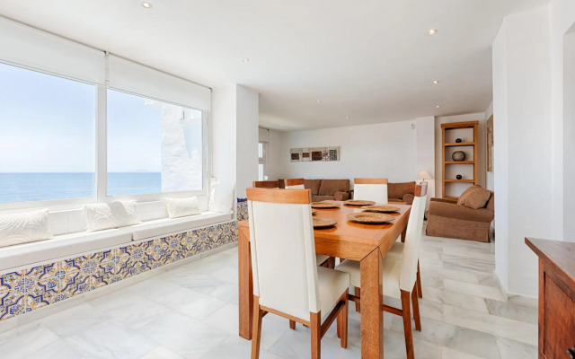 Front Sea View Apartment Estepona