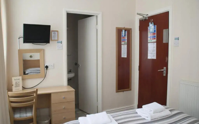 Chaplins Hotel - Guest house