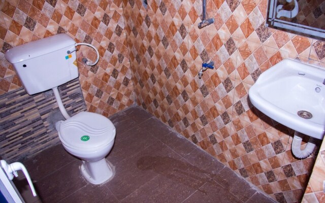 Lukham Crown Hotel