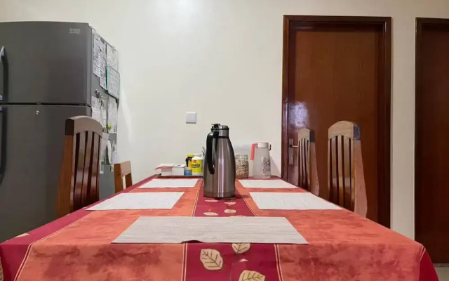 Room-nshuti Spacious Quiet Rm For Short