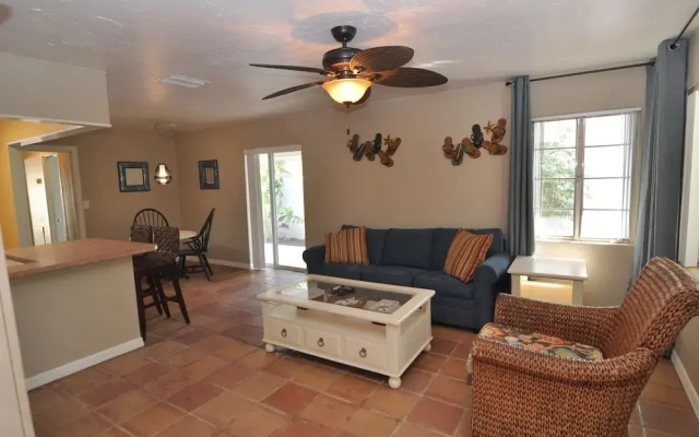 Lido Islander Inn