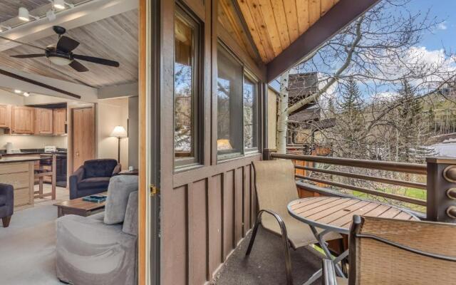 Laurelwood Condominiums Studio Premier Unit 412