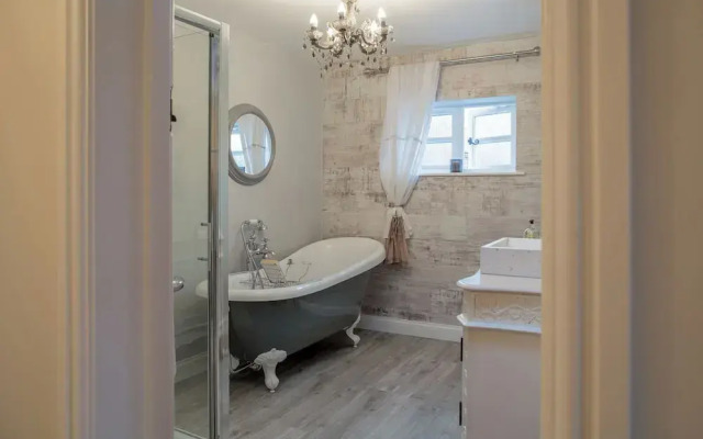 Charming 2 BD House in Tewkesbury Centre