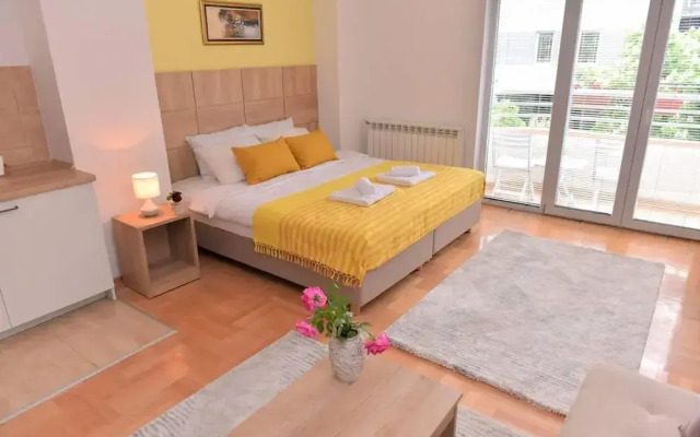 Unique Apartment Leninova