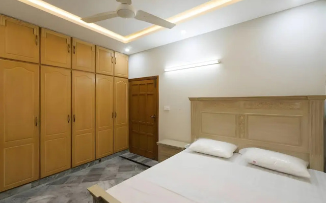 Midway Guest House and Hotel