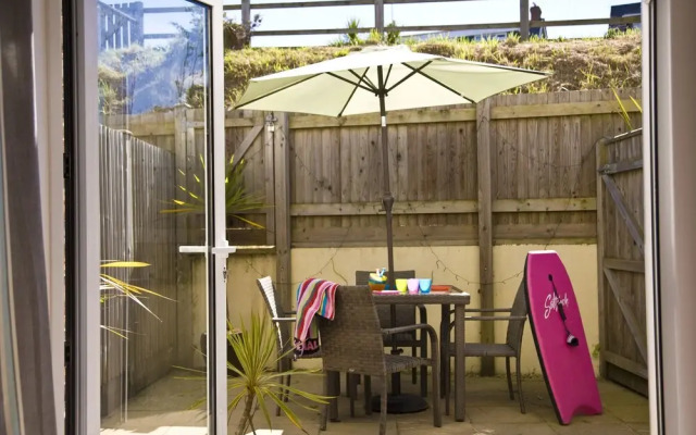 The Beach House & Porth  Sands Apartments