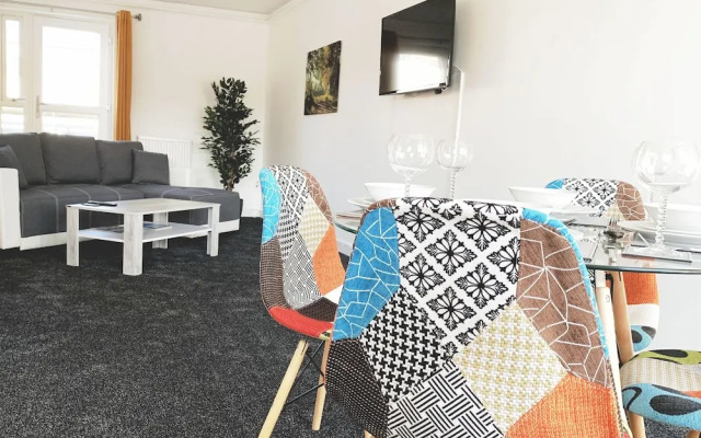 Toothbrush Apartments - 2 Bed 1 Bath Apt