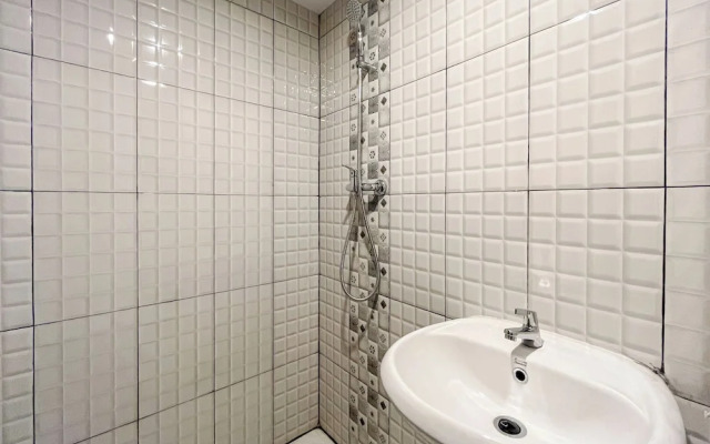 Modern Designed Studio At De Prima Apartment