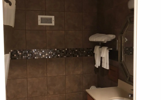 Whaler Inn And Suites