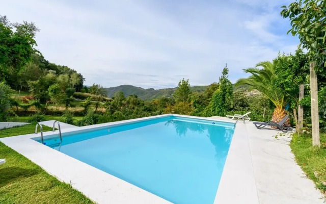 T4 House With Outdoor Pool and Wonderful Views
