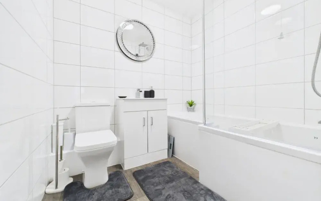 Modern Chaffordhundred Apartment Long Stay Sleeps2