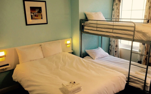 Clarence Gardens Hotel