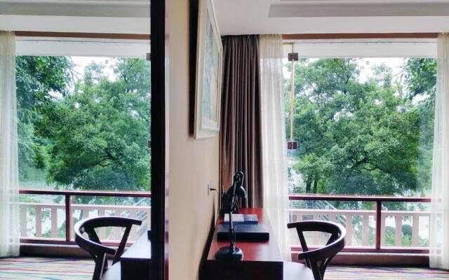 Rong Hu Hotel