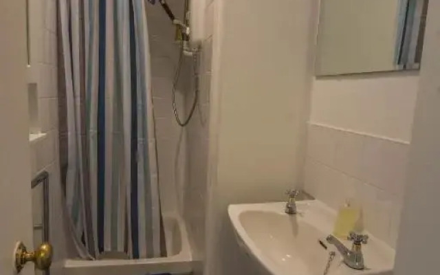 426 Homely 1 Bedroom Apartment in Leith