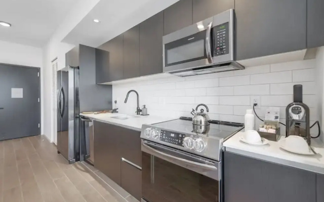 Views Apartment Near Bayfront Park