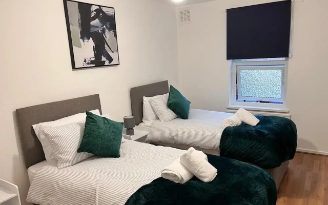 Hive Stays Close to Abbeywood Free Parking Wifi