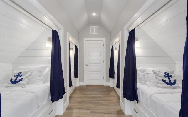 The Dogwood · Luxury Hot Tub· Lake Front Access ·