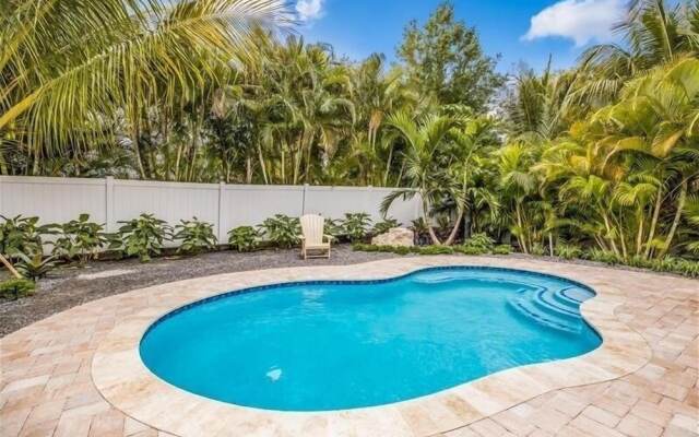 1 Step Closer 2 Bedroom Villa by RedAwning