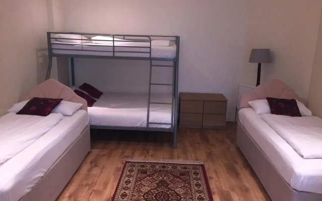 Lyall Apartment Hotel