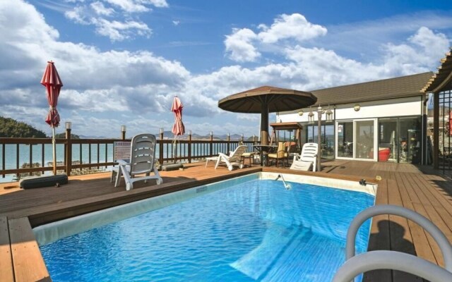 Yeosu Dolsanmaru Pension