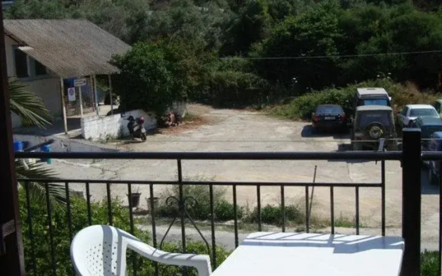 Houlis Apartments