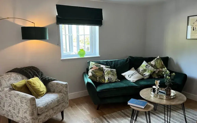 Luxury 2-bed Barn Conversion in Llansteffan